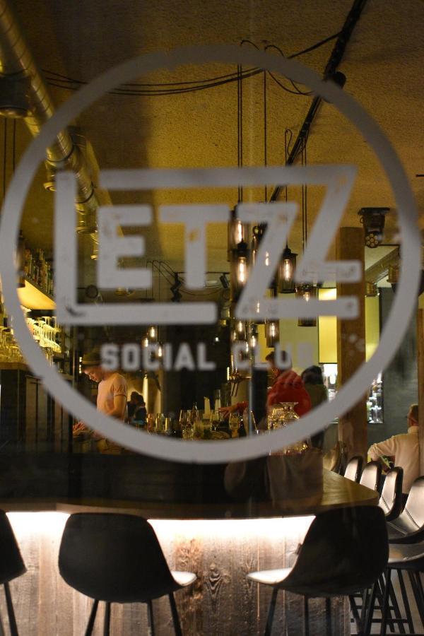 Bed and Breakfast Letzz Sleep Brujas Exterior foto